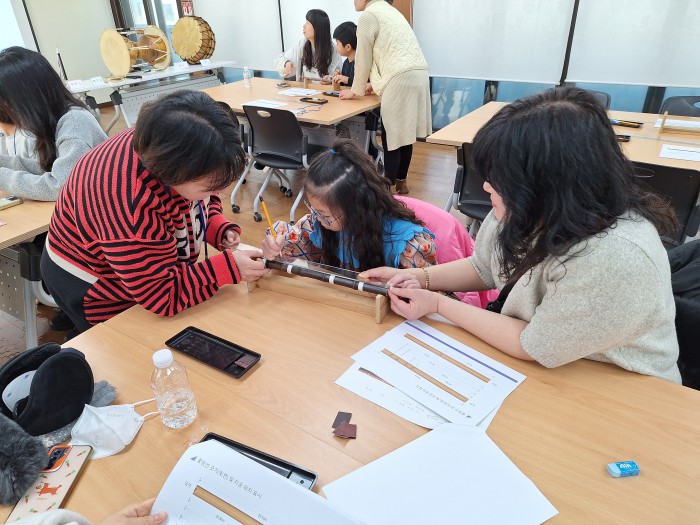 ▲ 국립국악원 국악기 제작 아카데미 참여 모습.ⓒ국립국악원