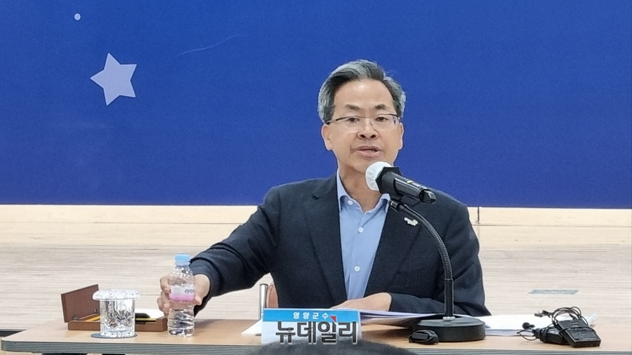 ▲ 오도창 영양군수가 2일 오전 11시 영양군청 대회의실에서 민선 8기 3주년 언론간담회에서 인사말을 하고 있다.ⓒ뉴데일리