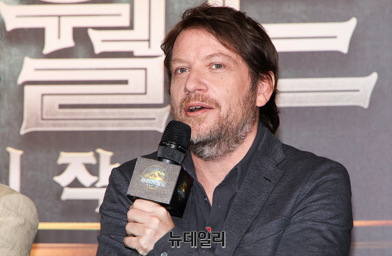 ▲ 가렛 에드워즈 감독이 1일 오후 서울 종로구 포시즌스 호텔에서 열린 영화 '쥬라기 월드 : 새로운 시작' 내한 기자간담회에서 발언을 하고 있다. ⓒ서성진 기자