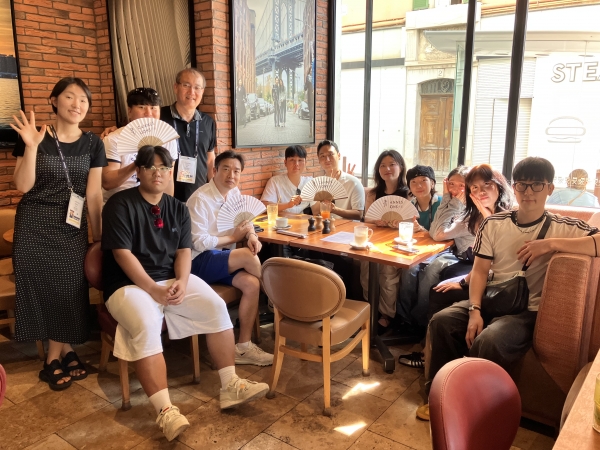 ▲ 칸라이언즈서울 30주년 추진위원장인 김재인 다트미디어 고문(왼쪽 상단 세번째)과 이희준 대구가톨릭대 미디어영상광고홍보학부 교수(왼쪽 하단 두번째)와 학생들 . ⓒ칸라이언즈코리아