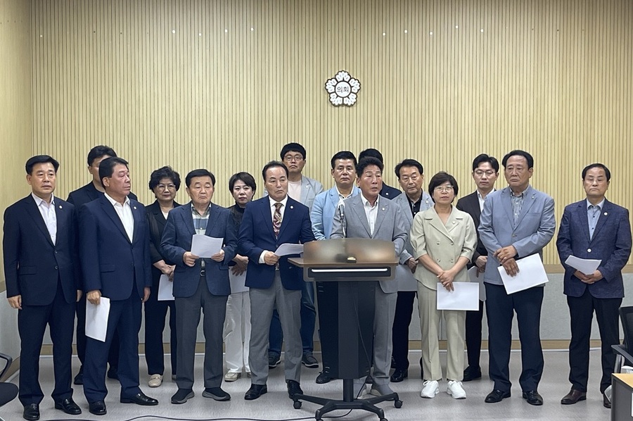 ▲ 국민의힘 소속 청주시의원들이 지급받은 민생지원금을 전액 지역 내 취약계층에 기부하겠다고 밝혔다.ⓒ청주시의회