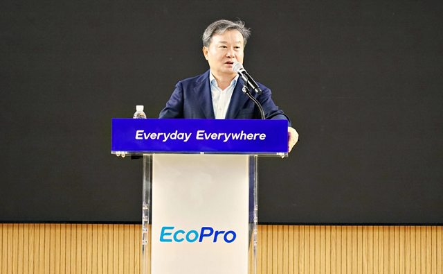 ▲ 이동채 에코프로 창업주가 지난 1일 충북 오창 에코프로 본사에서 개최한 3분기 분기 조회식에 참석해 인사말을 하고 있다.ⓒ에코프로