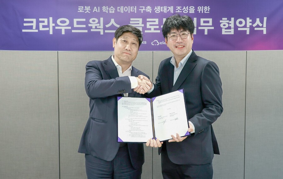 ▲ 업무 협약식 사진. (좌)크라우드웍스 김우승 대표이사, (우)클로봇 김창구 대표이사 ⓒ클로봇