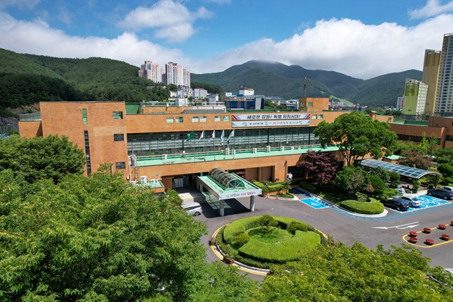 ▲ 태백시가 오는 4일부터 8월 30일까지 매주 금·토요일 저녁 5시부터 9시 30분까지 황지연못 황부자며느리광장 일원에서 '황부자 며느리 야시장'을 개장한다.ⓒ태백시