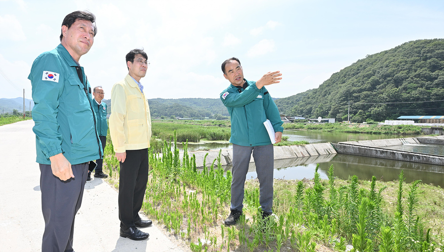 ▲ 김정기 대구광역시장 권한대행 행정부시장은 태풍, 국지성 집중호우 등 자연재해에 대비해 7월 3일 군위군 내 집중호우 취약시설을 방문하고 폭염 안전대책을 점검했다.ⓒ대구시