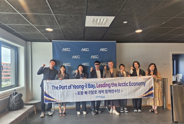 ▲ 포항시 정책연수단이 북극경제이사회 방문해 기념촬영을 하고 있다.ⓒ포항시