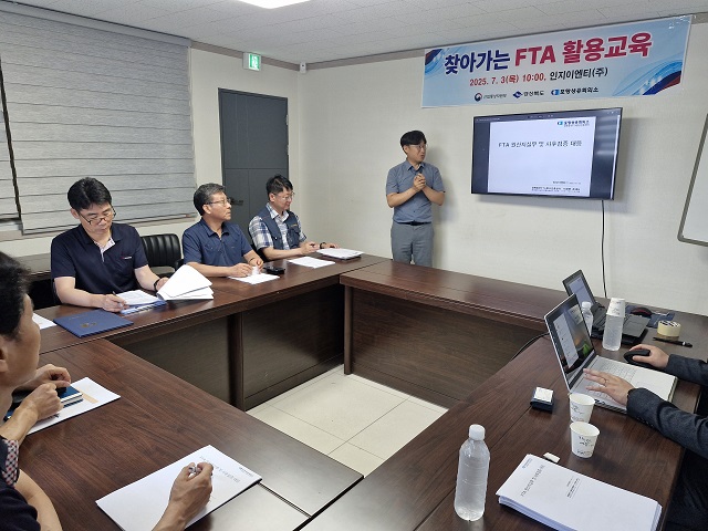 ▲ 경북동부FTA통상진흥센터는 3일 오전 10시부터 12시까지 경주소재 ㈜인지이엔티 회의실에서 경주지역 수출기업 임·직원들이 참석한 가운데 찾아가는 FTA 활용교육을 개최했다.ⓒ포항상의