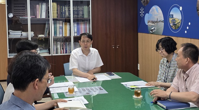 ▲ 박상진 신임 남구청장이 구청 전 부서를 대상으로 업무보고를 받으며 지역현안과 구정 핵심사업들을 점검하고 직원들의 애로사항을 청취하는 시간을 가졌다.ⓒ포항시