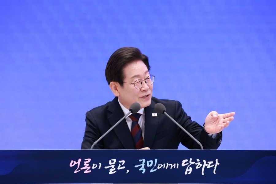 ▲ 이재명 대통령이 3일 청와대 영빈관에서 열린 '대통령의 30일, 언론이 묻고 국민에게 답하다' 기자회견에서 발언하고 있다.ⓒ연합뉴스