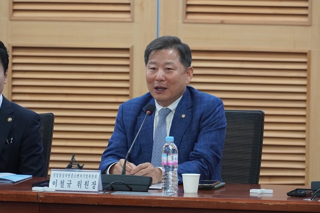 ▲ 이철규 국회 산업통상자원중소벤처기업위원회 위원장이 4일 산업통상자원부와 공동으로 국회 의원회관 제1세미나실에서 '국내 석탄산업 종료 방안 및 폐광지역 경제 회생 대책 마련'을 주제로 정책 토론회를 개최했다.ⓒ이철규 의원실