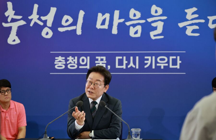 ▲ 이재명 대통령이 4일 대전컨벤션센터에서 열린 '충청에서 듣다, 충청 타운홀 미팅'에서 발언하고 있다. ⓒ뉴시스