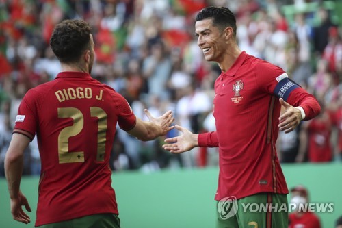 '<b>조타</b> 추모하더니 장례식 불참' <b>호날두</b>, 축구팬들 '맹비난'