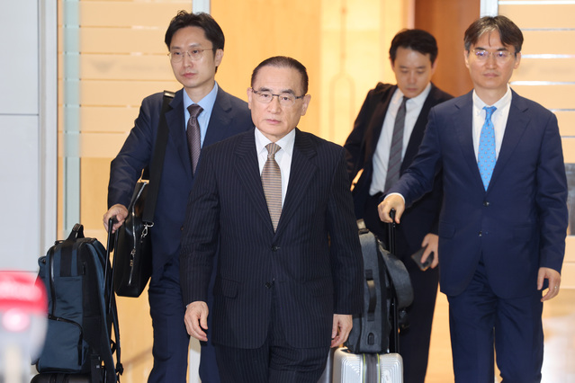 ▲ 위성락 국가안보실장이 방미 일정을 위해 6일 인천국제공항을 통해 미국 워싱턴DC로 출국하고 있다. ⓒ연합뉴스