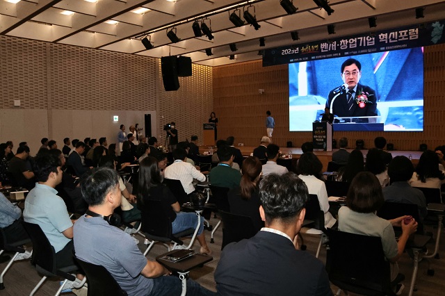 ▲ 주낙영 시장이 지역 벤처기업 관계자들에게 경주 투자 환경을 설명하고 있다.ⓒ경주시