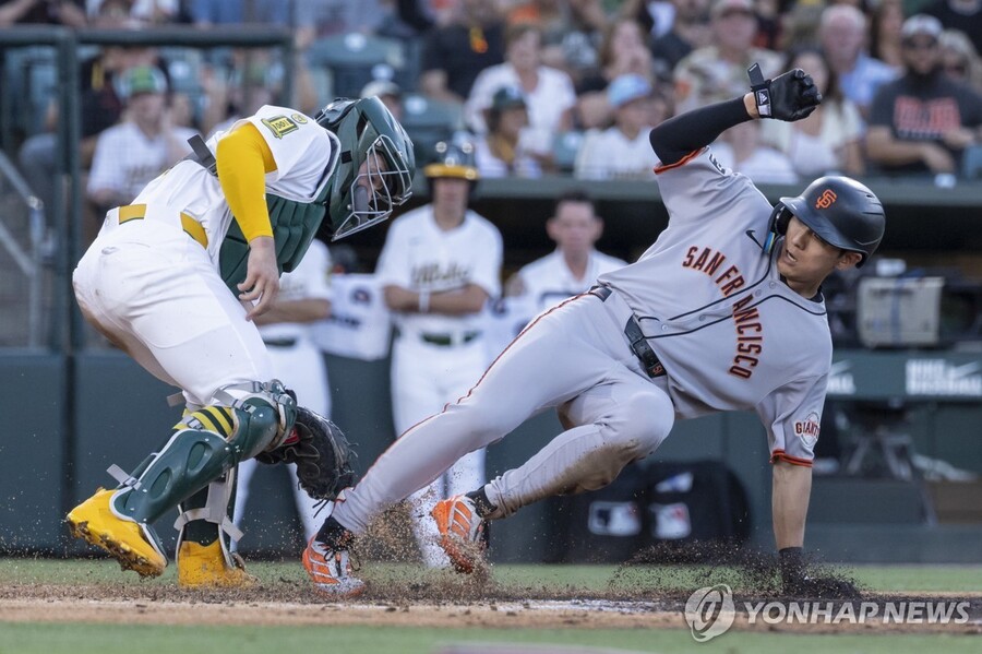 '만루 기회 놓친' <b>이정후</b>, 5<b>타수</b> 1안타·1득점 … 팀은 7-2 승리