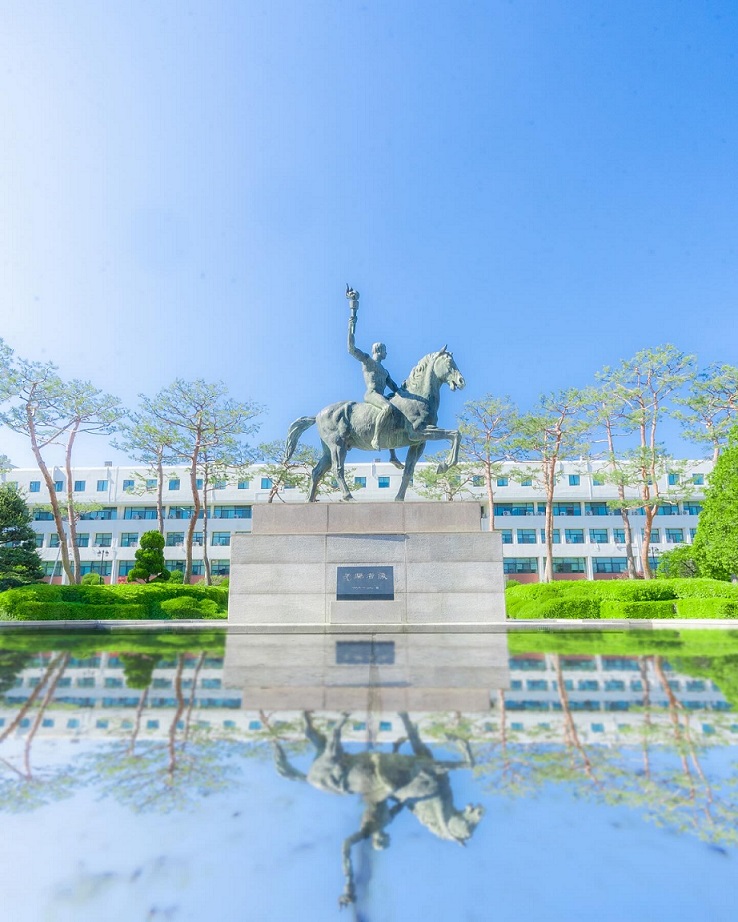 ▲ 아주대학교 상징물 선구자상.ⓒ아주대