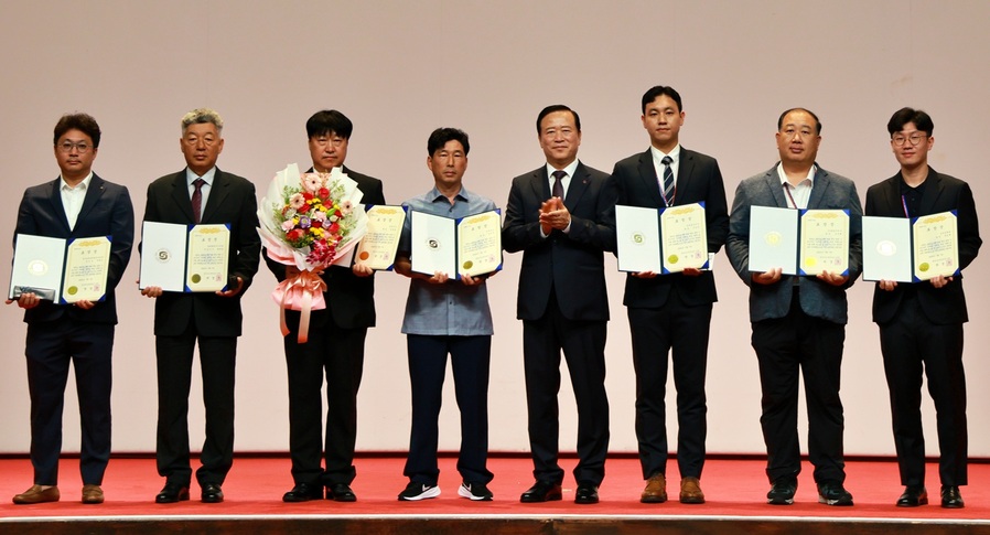 ▲ 한국가스안전공사(사장 박경국)은 7일 산불재난 대응 과정에서 신속하고 헌신적인 활동으로 산불 피해 방지에 기여한 유공자를 선정해 2025년 산불재난 대응 유공 표창 수여식을 개최했다. ⓒ한국가스안전공사