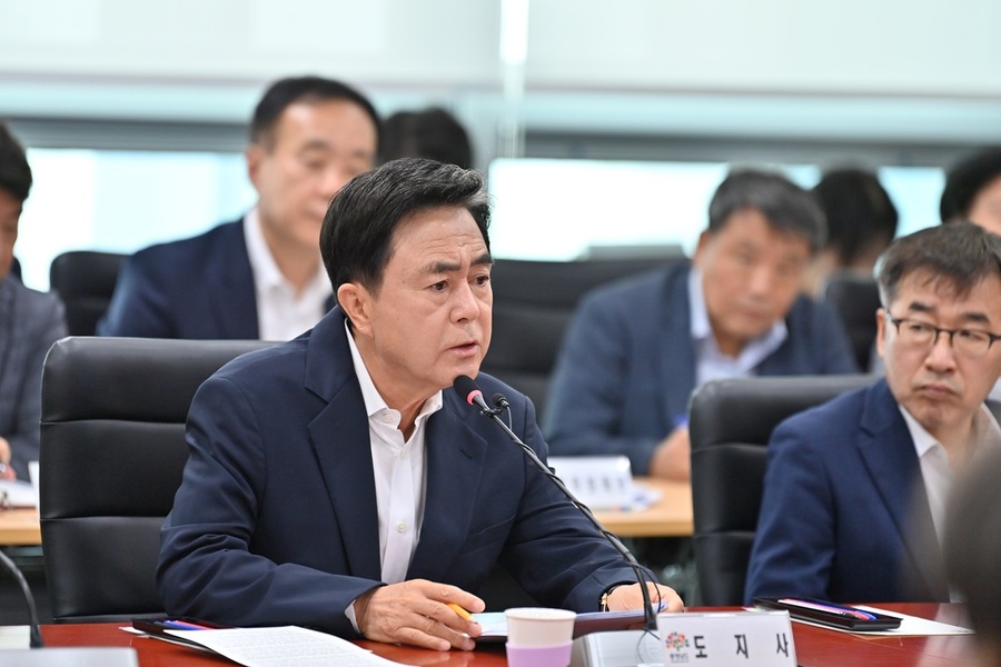 ▲ 김태흠 충남도지사가 7일 오전 도청에서 실국원장회의를 주재하고 있다.ⓒ충남도