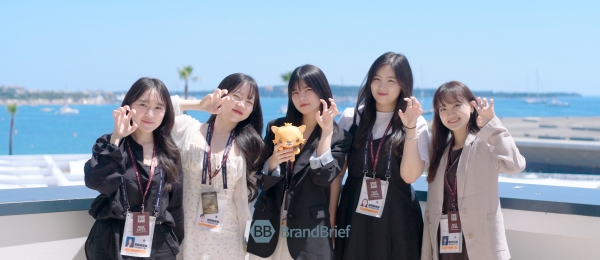 ▲ (왼쪽부터) 2025 퓨처라이언즈를 수상한 숙명여자대학교 이수민, 박지영, 김근아, 이경민, 정하은 학생. ⓒ프랑스 칸 = 이준원 기자