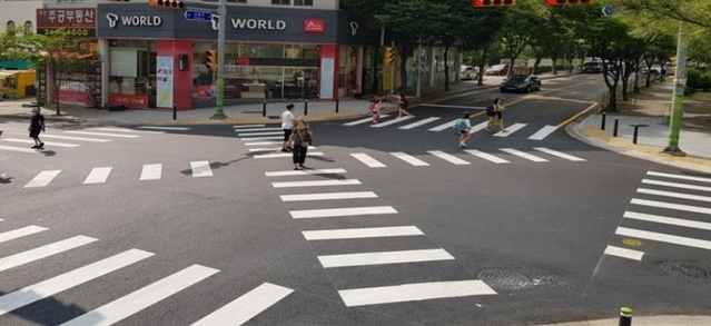 ▲ 대각선 횡단보도가 설치된 교차로.ⓒ아산시