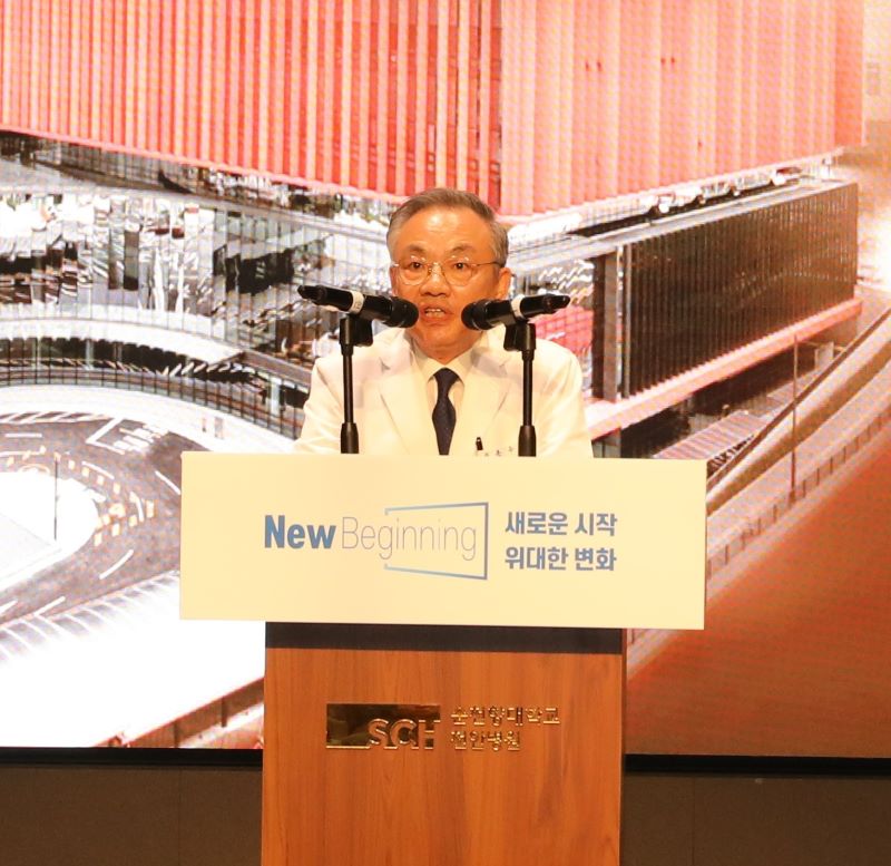 ▲ 이문수 병원장이 순천향대천안병원 새병원 개원식에서 환영사를 하고 있다.ⓒ순천향대천안병원