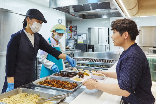 ▲ 신세계푸드는 산림청과 손잡고 국내 임업 농가 지원을 위한 임산물 식재료 소비 활성화에 나선다.ⓒ신세계푸드