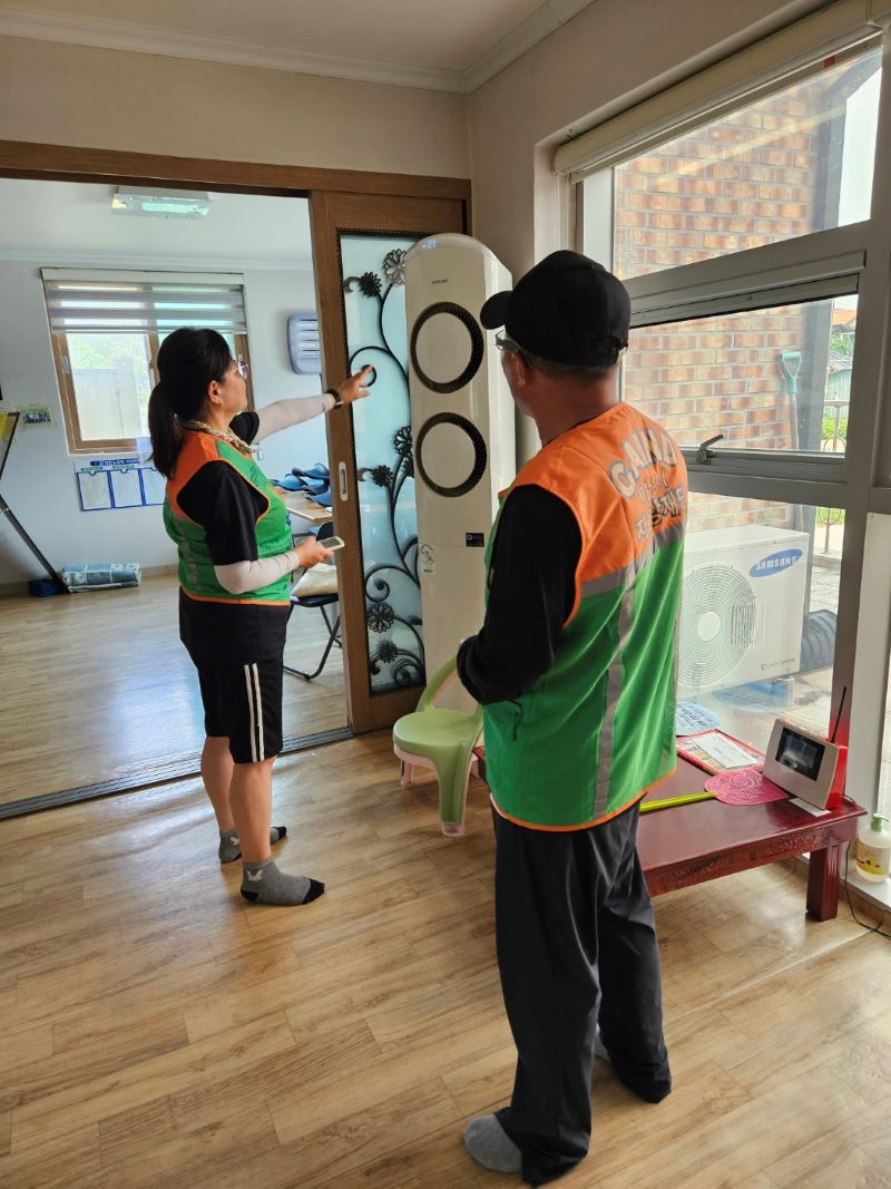 ▲ 무더위 쉼터에 대한 점검이 진행되고 있는 모습.ⓒ아산시