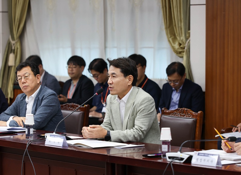 ▲ 강원특별자치도가 지난 8일 오전 도청 신관 소회의실에서 '강원특별법 3차 개정 입법과제 전략회의'를 개최했다. ⓒ강원특별자치도