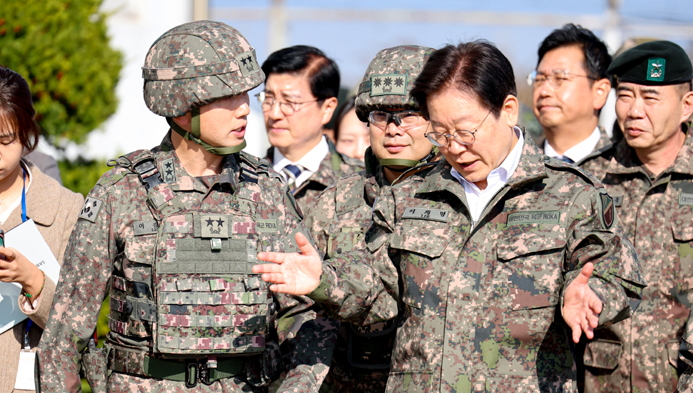 "13조 쿠폰과 1.5조 방위비, 어느 게 국익인가 … 美 요구 선제 수용 후 韓 이익 챙겨야"
