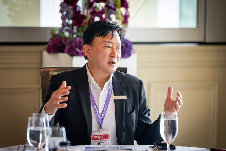 ▲ 지난달 17일(현지 시간) 존림 삼성바이오로직스 대표가 보스턴에서 열린 기자간담회에서 사업 현안에 대해 설명하고 있다.ⓒ삼성바이오로직스