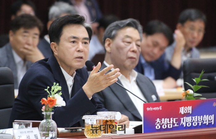▲ 김태흠 충남도지사가 9일 오전 도청에서 제8회 충청남도 지방정부회의를 주재하고 있다.ⓒ이길표 기자
