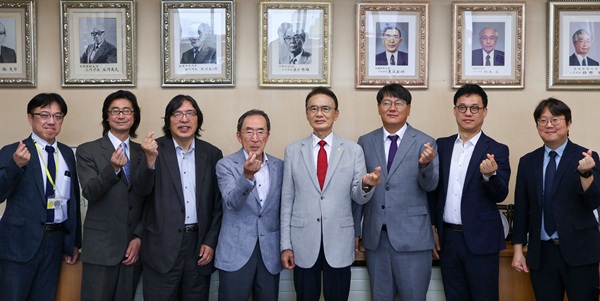 ▲ 이승철 총장이 일본 홋카이도의 삿포로가쿠인대에서 국제교류 확대를 위한 협약을 체결했다.ⓒ한남대