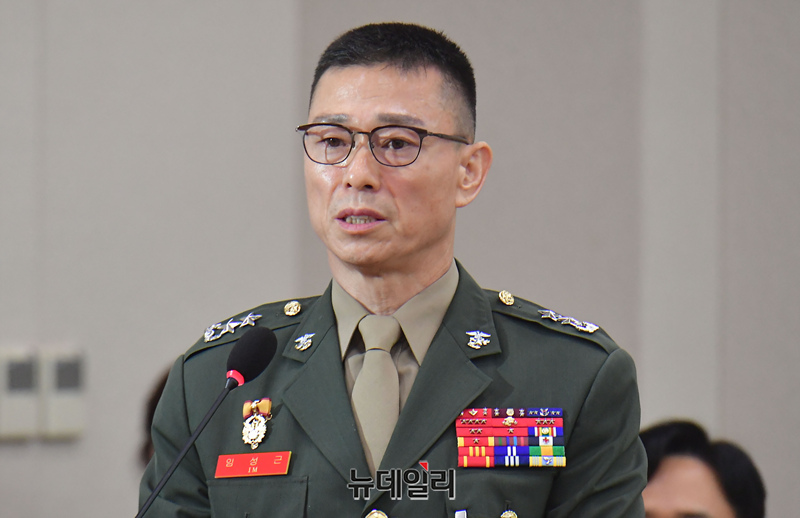 ▲ 임성근 전 해병대1사단장이 19일 국회에서 열린 법제사법위원회 '윤석열 대통령 탄핵소추안 발의 요청' 국민동의 청원 관련 청문회에서 증인선서 거부 이유를 밝히고 있다. 2024.07.19. ⓒ이종현 기자