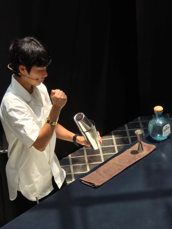 ▲ '바 참'의 김희선 바텐더ⓒ최신혜 기자