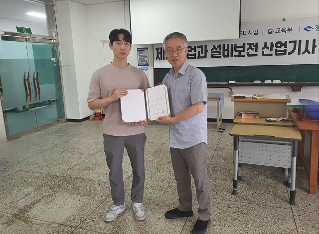 ▲ 포항대학교는 나노디그리 ‘이차전지 기초 인력 양성과정’에 참여한 학생에게는 총장 명의의 공식 이수증을 수여했다.ⓒ포항대
