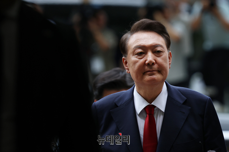 ▲ 윤석열 전 대통령이 9일 오후 서울 서초구 서울중앙지법에서 열린 영장실질심사(구속 전 피의자 심문)에 출석하고 있다. 사진＝공동취재단