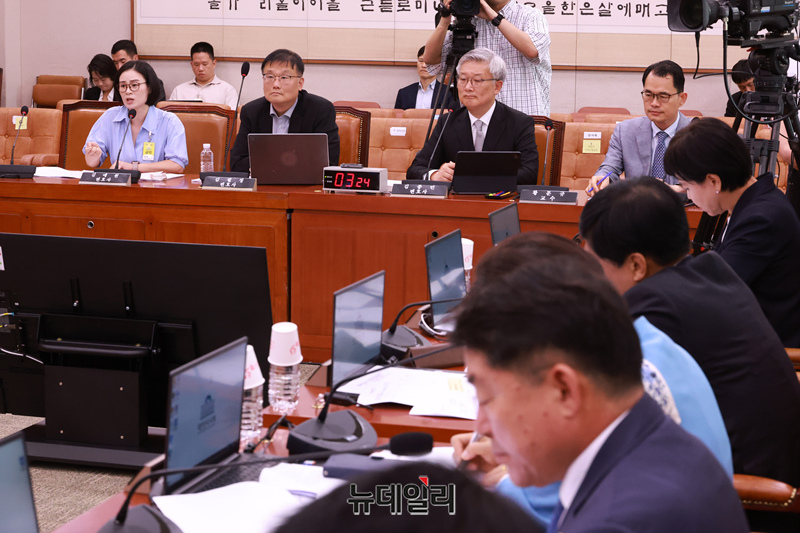 ▲ 검찰개혁 4법(검찰청 폐지법, 공소청 설치법, 중대범죄수사청 설치법, 국가수사위원회법)' 관련 공청회가 9일 국회 법제사법위원회에서 열리고 있다. (왼쪽부터  김예원 변호사, 김필성, 김종민, 황문규 교수) ⓒ이종현 기자