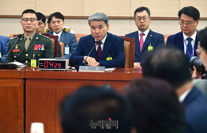 ▲ 이종섭 전 국방부 장관이 19일 국회에서 열린 법제사법위원회 '윤석열 대통령 탄핵소추안 발의 요청' 국민동의 청원 관련 청문회에서 의원들의 질문에 답하고 있다. 2024.07.19. ⓒ이종현 기자