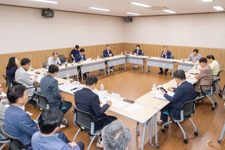 ▲ 경상북도의회 문화환경위원회(위원장 이동업)는 지난 8일, 오는 10월 말 경주에서 열리는 ‘2025 APEC 정상회의’ 준비상황 보고 간담회를 개최했다.ⓒ경북도의회