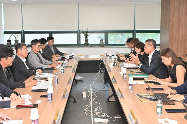 ▲ 한국벤처캐피탈협회가 9일 홍콩특별행정구 정부의 재정사(司)와 간담회를 열고 한국 벤처투자 생태계를 소개하며 투자 협력 확대 방안을 논의했다. ⓒ한국벤처캐피탈협회