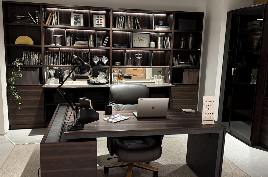 ▲ 눈길이 갔던 서재 모습. ⓒ김재홍 기자