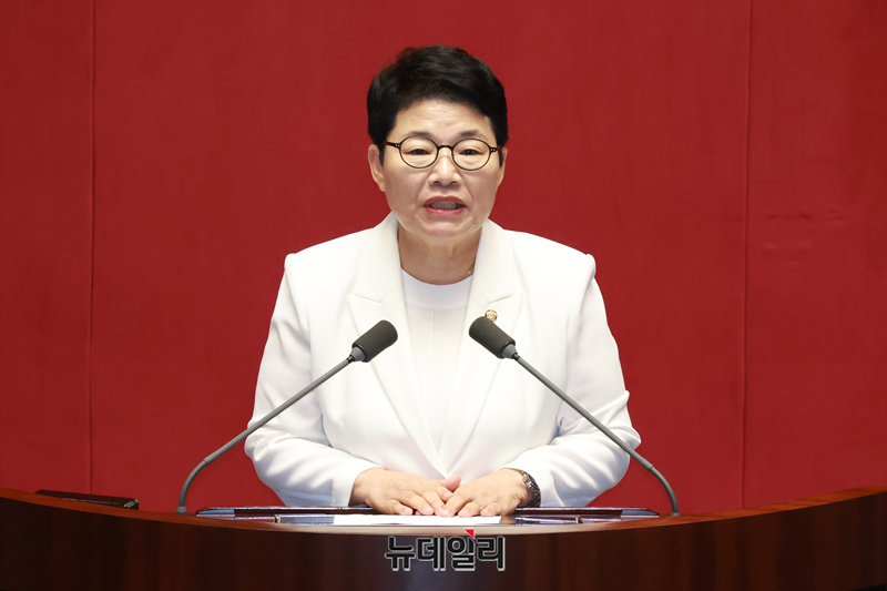 ▲ 국회 기획재정위원장으로 선출된 임이자 국민의힘 의원이 10일 오후 서울 여의도 국회 본회의장에서 열린 제427회 국회(임시회) 제1차 본회의에서 당선인사를 하고 있다. ⓒ 이종현 기자