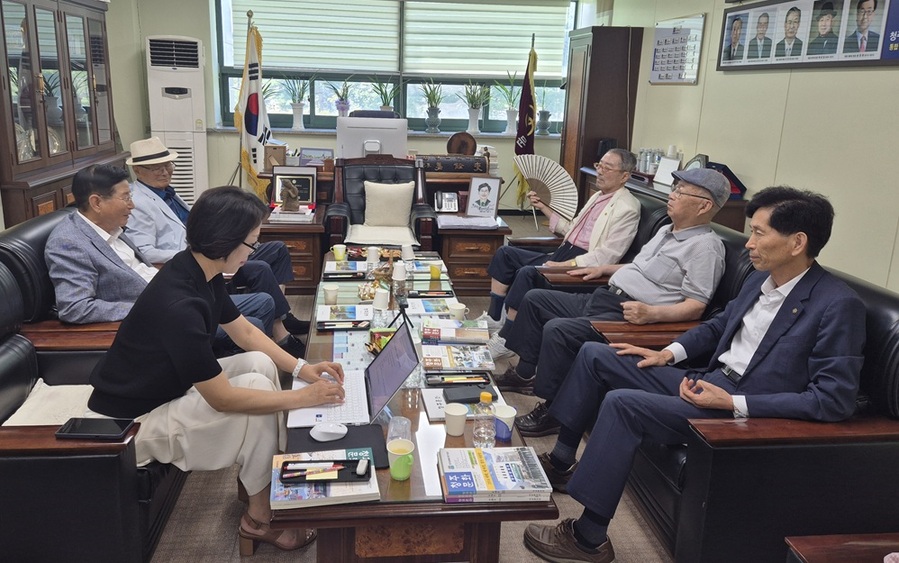 ▲ 청주문화원은 10일‘청주문화원 역대원장 좌담회’를 개최했다.ⓒ청주문화원