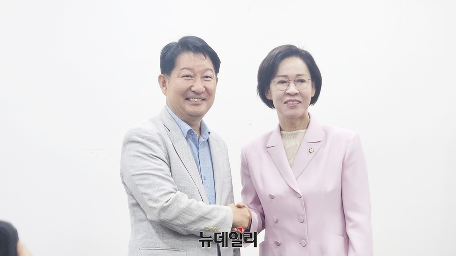 이인선, 국민의힘 대구시당 위원장 후보로…권영진 사퇴 ‘통근 결단’