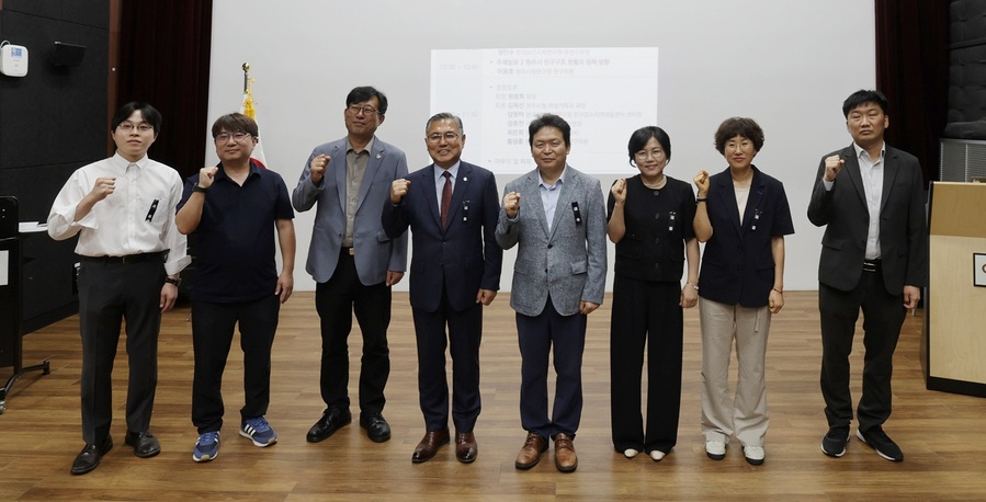 ▲ 청주시정연구원(원장 원광희)은 11일 ‘청주, 인구로 미래를 준비하다: 정책 방향과 과제’라는 주제로 제14회 인구의 날 기념세미나를 개최했다. ⓒ청주시