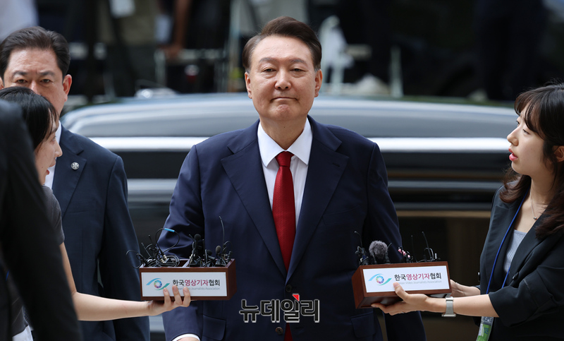 ▲ 윤석열 전 대통령이 9일 오후 서울 서초구 서울중앙지법에서 열린 영장실질심사(구속 전 피의자 심문)에 출석하고 있다. ⓒ정상윤 기자