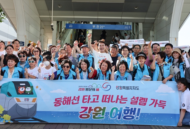 ▲ 김진태 도지사가 상인들과 인사를 나누며 강원도를 소개하고 직접 장을 보는 등 정감 어린 소통을 이어갔다. ⓒ강원특별자치도