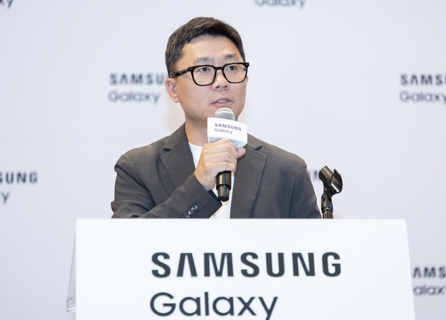 ▲ 갤럭시AI에 담긴 멀티모달 AI와 갤럭시AI 비전을 설명하고 있는 박지선 삼성전자 MX 사업부 랭귀지(Language) AI팀 부사장 ⓒ삼성전자