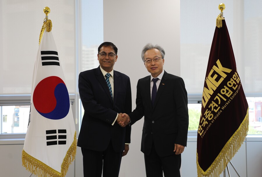 ▲ 최진식 한국중견기업연합회 회장이 아밋 쿠마르 주한인도대사를 접견했다. ⓒ한국중견기업연합회