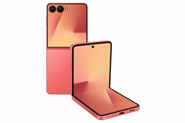 ▲ 갤럭시 Z플립7 코랄레드 색상 제품 이미지 ⓒ삼성전자